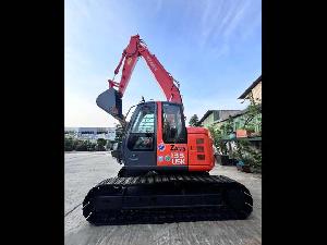 HITACHI ZX135US-1